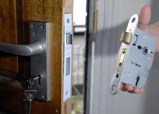 Chicago Lockssmith And Safe Chicago, IL 312-525-2035 Chicago Lockssmith And Safe Chicago, IL 312-525-2035